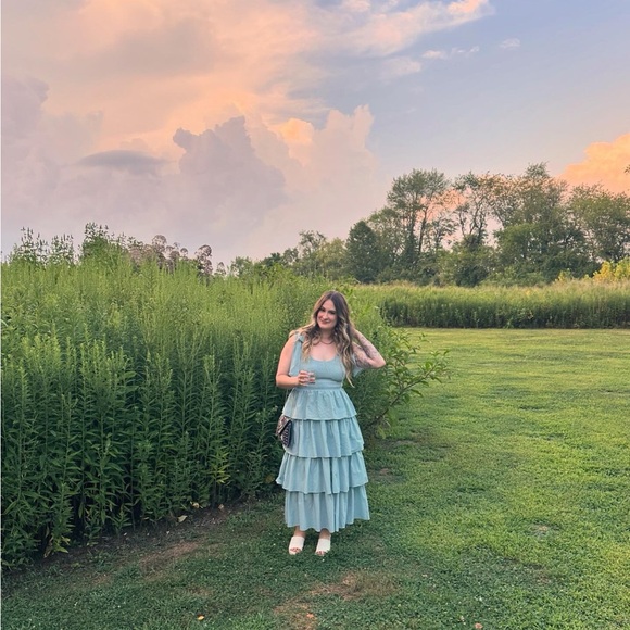 Meet your Posher, Alyssa - Picture 2 of 3